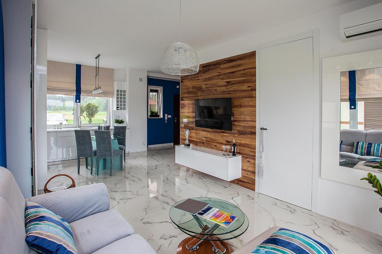 Golf Apartament W Sobieniach Sobienie Jeziory Exteriör bild