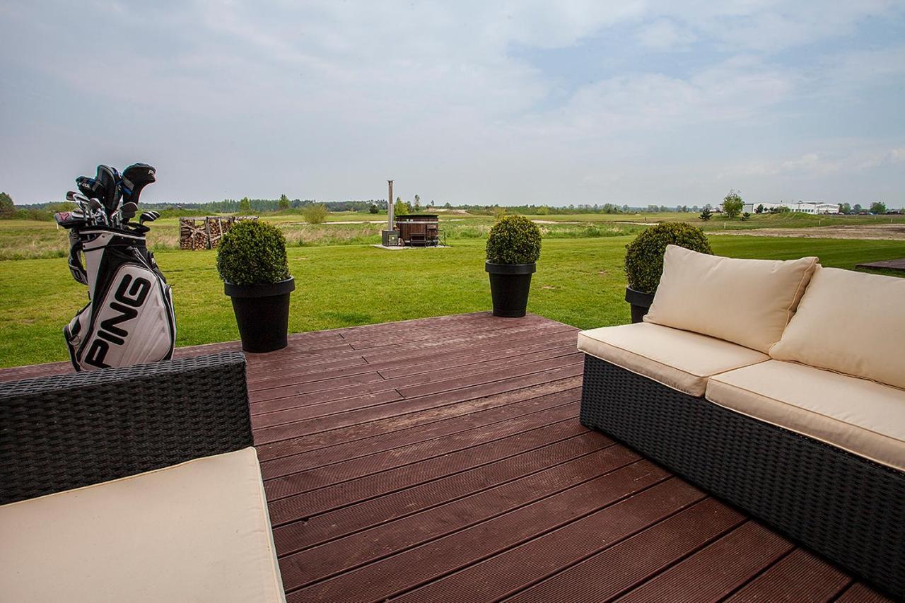 Golf Apartament W Sobieniach Sobienie Jeziory Exteriör bild