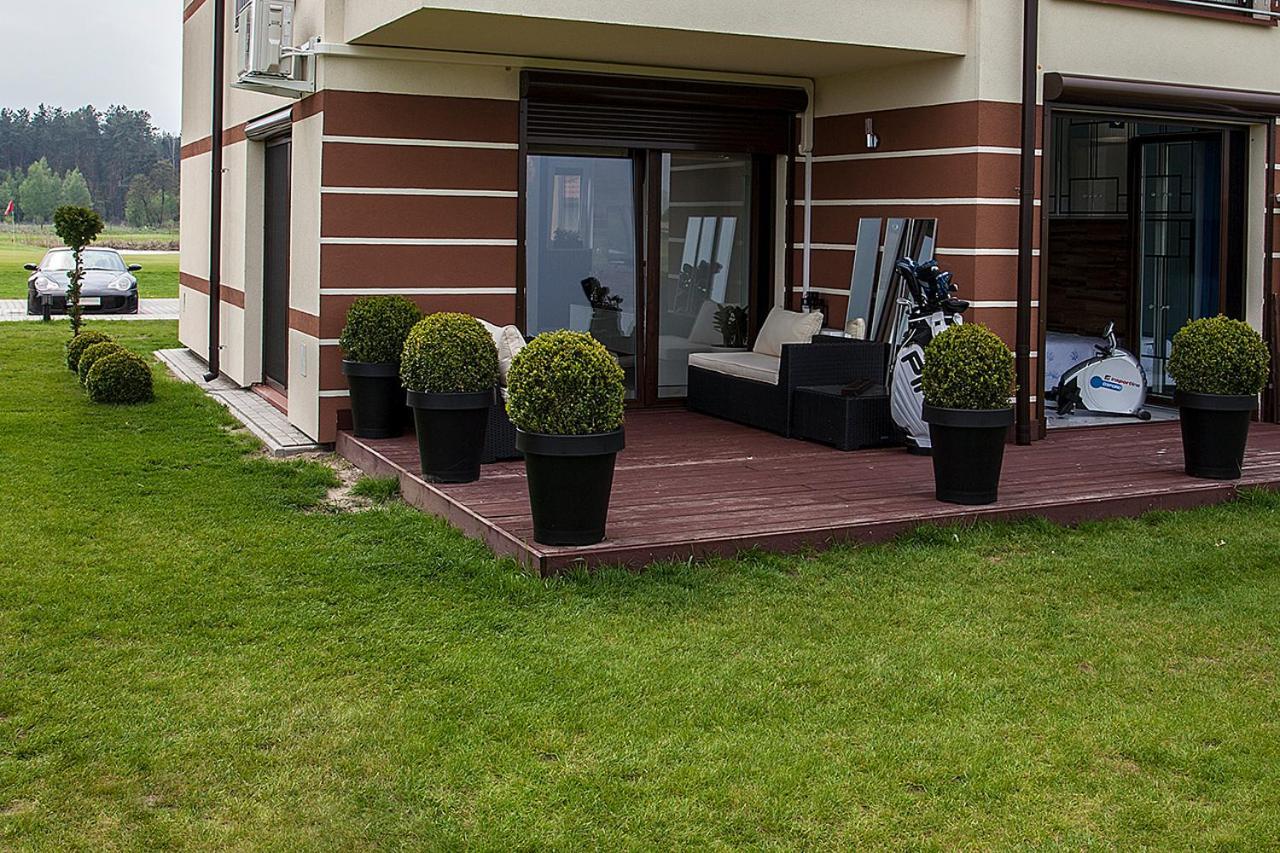 Golf Apartament W Sobieniach Sobienie Jeziory Exteriör bild