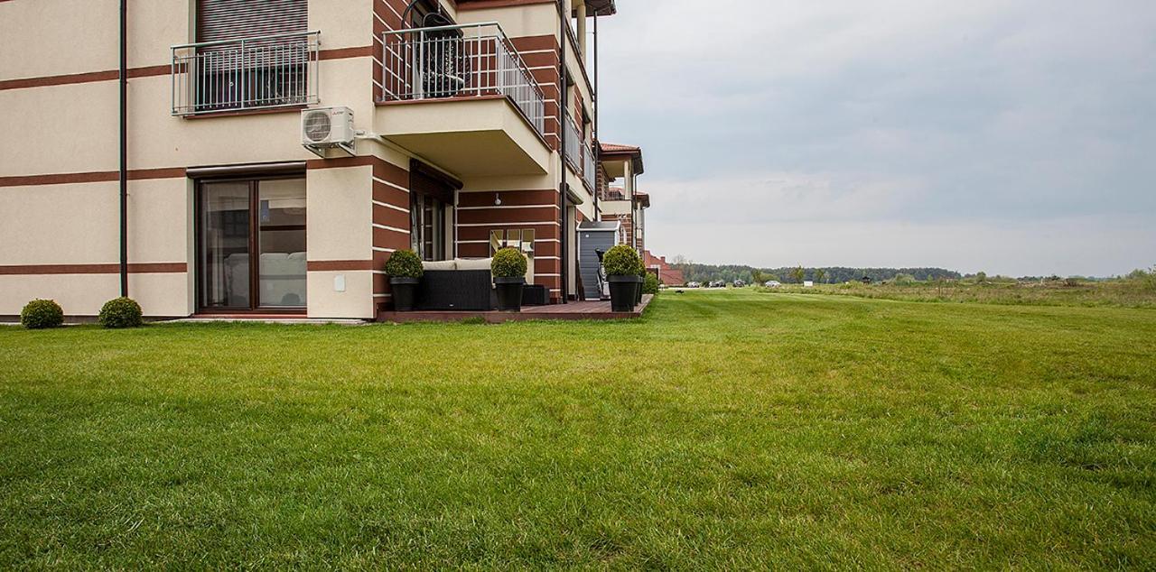 Golf Apartament W Sobieniach Sobienie Jeziory Exteriör bild