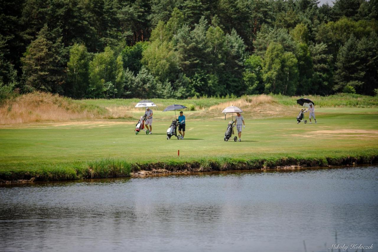 Golf Apartament W Sobieniach Sobienie Jeziory Exteriör bild